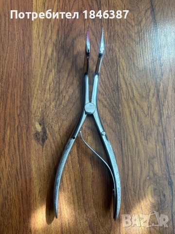 Специален инструмент ( ретрактор, за устата )