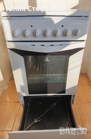 Готварска печка Indesit, снимка 2 - Печки, фурни - 53028573