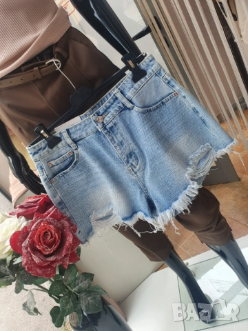 Къси панталонки с камъни 