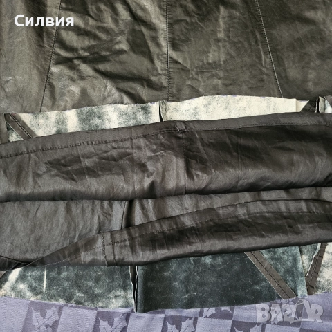 Дълга лъщяща черна кожена пола с подплата M-L размер, снимка 4 - Поли - 52409735