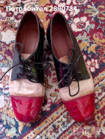 Чудни обувки на Hispanitas