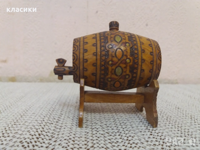 Сувенир дървено буренце.