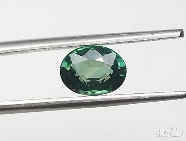 Естествен сапфир в искрящ зелен цвят 0.94кт.! Сертифициран! нов!, снимка 3 - Други - 53385224