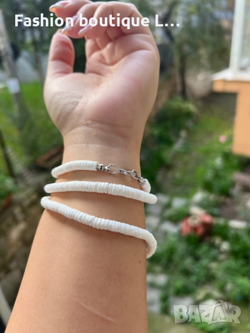 Бял гердан от мидички може да се ползва и като гривна за крака или ръката 🤍, снимка 6 - Колиета, медальони, синджири - 52412244