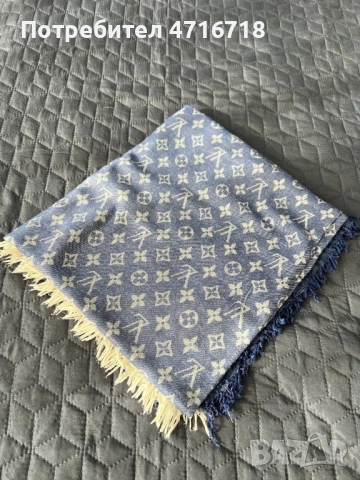 Топъл шал Louis Vuitton. Воал