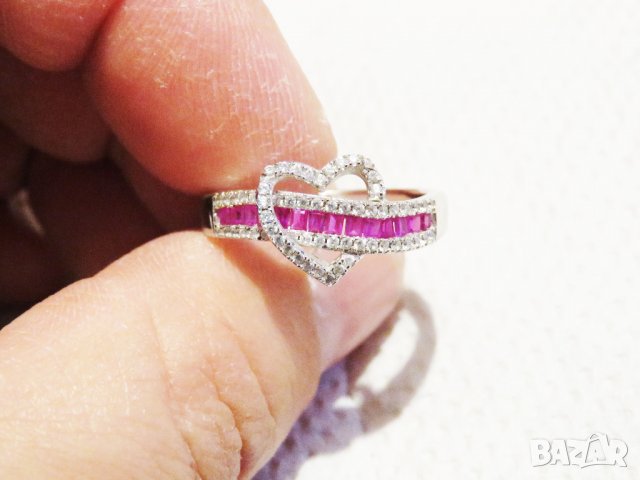 Дамски сребърен пръстен - Нежен красив сребърен пръстен със сърце цялото в камъни - дарете любов