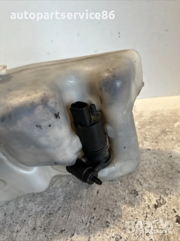 Резервоар за измиване на предно стъкло за Jeep Cherokee KJ 2.8 CRD (2008) 55360991AE, снимка 2 - Части - 53383880