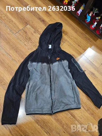 Продавам мъжки суичър Nike