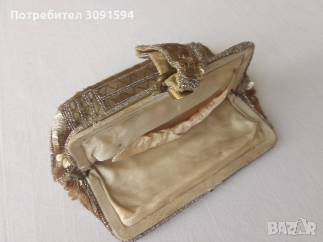 Винтидж чанта -протмоне с стъклени манйста 1920г ръчно изработена ,размери Височина 11см, ширина,16,, снимка 3 - Други ценни предмети - 40811981