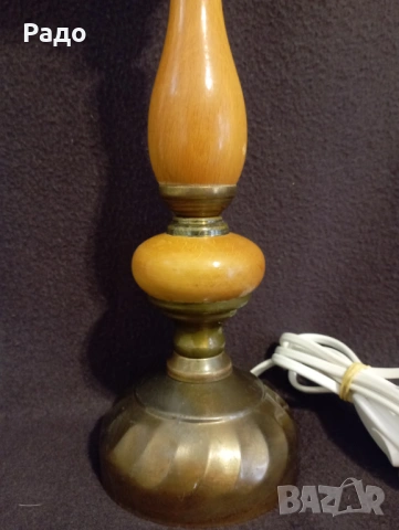 Красива старинна лампа с бял стъклен абажур, снимка 2 - Настолни лампи - 53483134