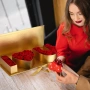 Кутия с рози  I Love you  - луксозен подарък в златиста кутия, снимка 3