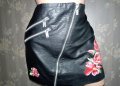 Н&М- М- Къса кожена пола с флорални мотиви и ципове, снимка 4