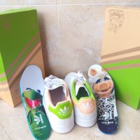 Adidas Stan Smith Miss Piggy & Kermit - мъжки кецове НОВИ С КУТИЯ РАЗМЕРИ - 43 1/3 /44/42/42 2/3, снимка 3 - Маратонки - 43989921