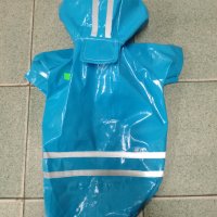 Небесно син лачен дъждобран яке - дрешка с качулка за кученце Размер С, снимка 1 - За кучета - 43640121