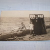 Стара снимка-картичка край морето от 1926г., снимка 1 - Други ценни предмети - 33038938