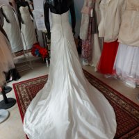 изчистена дизайнерска булчинска рокля, снимка 4 - Сватбени рокли - 37697528