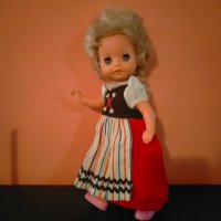 Колекционерска кукла народна носия ретро 32 см, снимка 1 - Колекции - 44106485
