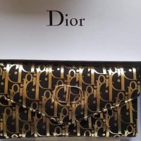 Дамско портмоне Christian Dior, снимка 1 - Портфейли, портмонета - 32246702