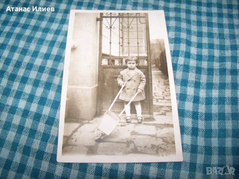 Стара снимка-картичка дете с играчка 1925г., снимка 1