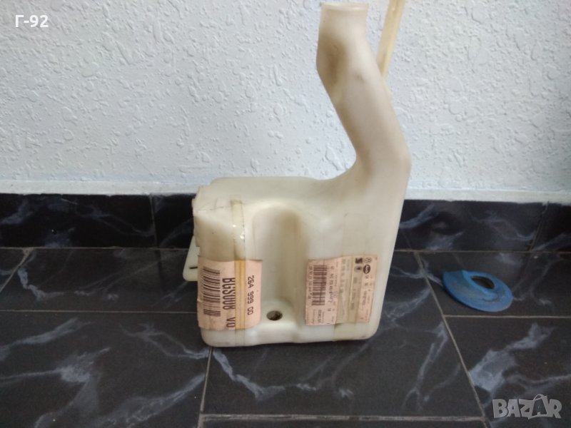 443955453B**NEU**AUDI**Audi 100 *1983-1992,Резервоар за миене на предно стъкло , снимка 1