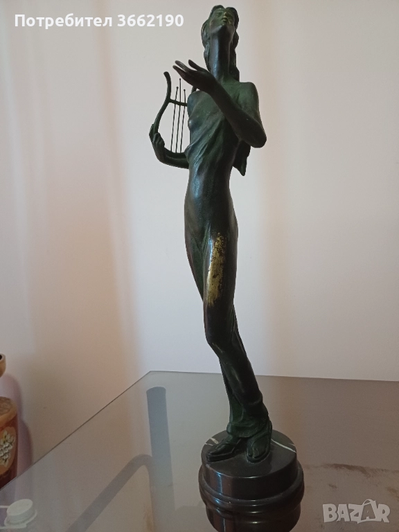 Бронзова жена с арфа, снимка 1