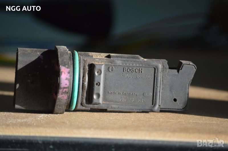 Дебитомер BOSCH за Audi Vw Seat Skoda, f 00c 262 055, 983 23 3 C, снимка 1