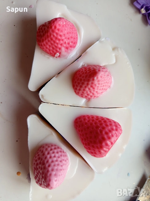 Сапунени парчета торта с ягода за детски рожден ден , снимка 1