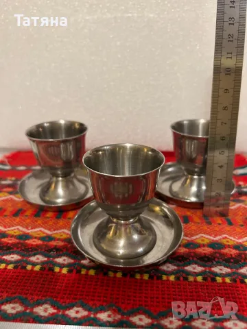 Чашки за яйца с чинийки от неръждаема стомана