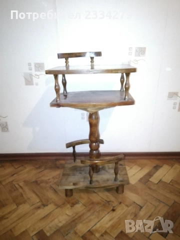 Стара дървена помощна масичка на три нива, резбована колона. , снимка 6 - Антикварни и старинни предмети - 52931297