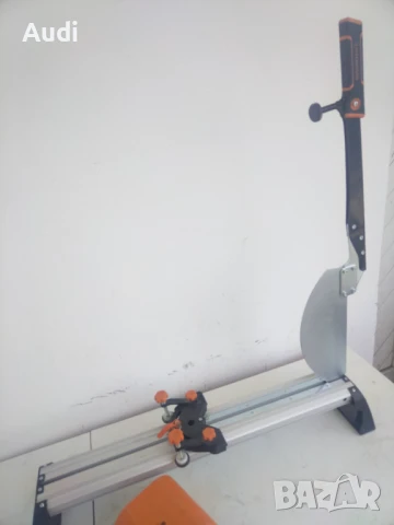 Характеристики:  Максимална ширина на рязане: 320 мм Максимална дебелина на ламинирания панел: 12 мм