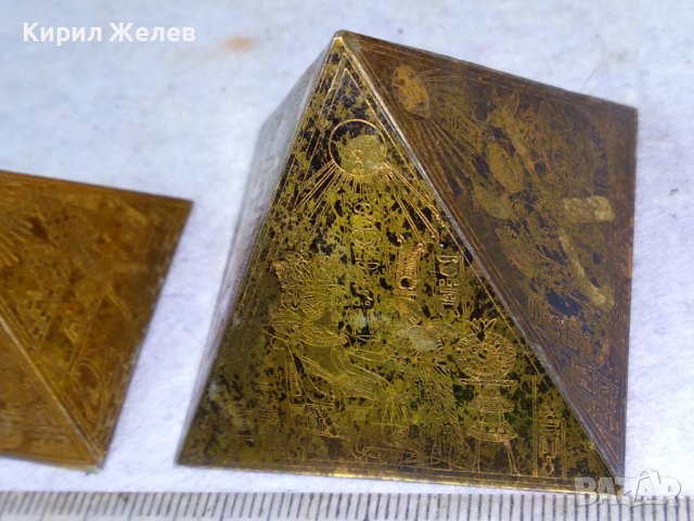 Две СТАРИ МЕДНИ ЕГИПЕТСКИ ПИРАМИДИ МАЙСТОРСКИ ОРНАМЕНТИРАНИ с МИТОЛОГИЧНИ СЦЕНИ СУВЕНИР ЕГИПЕТ 41309, снимка 7 - Колекции - 43952272