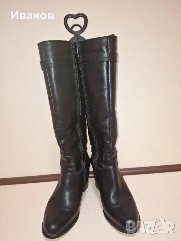 Продавам дамски кожени ботуши 