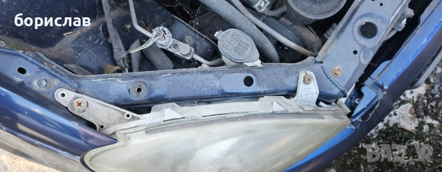 Десен фар за тойота ярис, снимка 2 - Части - 53599219