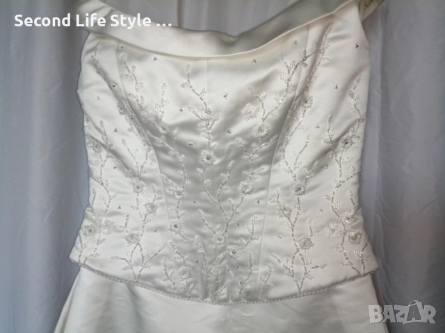 LA SPOSA дълга сватбена рокля с корсет и дълъг шлейф р-р L , снимка 5 - Сватбени рокли - 52990180