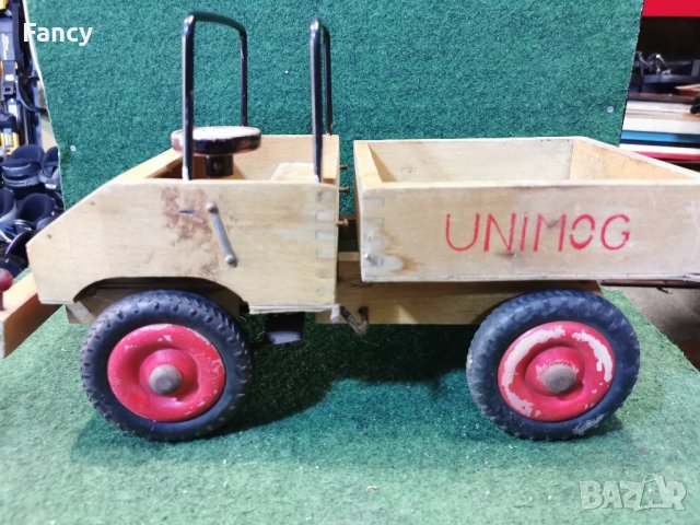 Дървен модел Unimog 1/16, снимка 4 - Антикварни и старинни предмети - 43016923