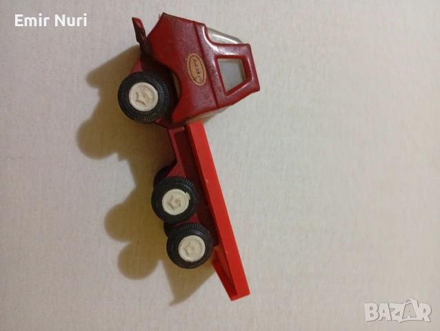 Старо Ламаринено камионче МИР. 