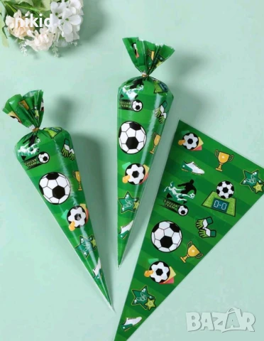25 бр дълги триъгълни топка футбол торбички целофан с телчета за дребни сладки лакомства подарък