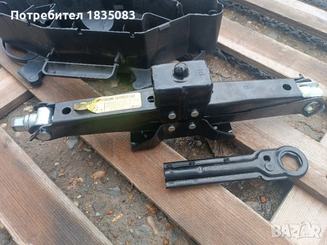 Оригинален крик Renault Trafic, Opel Vivaro, снимка 4 - Аксесоари и консумативи - 50524982