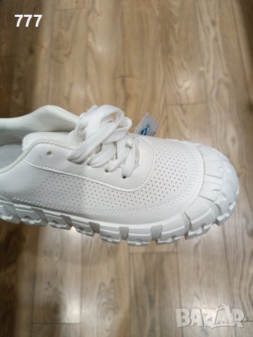 обувки , снимка 3 - Дамски ежедневни обувки - 43609396