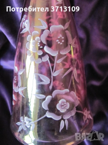 Красива гарафа , розово стъкло , ръчно рисувана, снимка 2 - Декорация за дома - 51682963