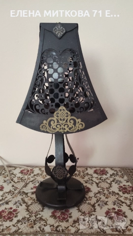 Старинна настолна лампа от метал с орнаменти, снимка 3 - Настолни лампи - 51660350