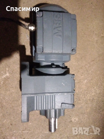 Моторедуктор 0,25kw на 1300 об изходящи 40об, снимка 4 - Електродвигатели - 51610510