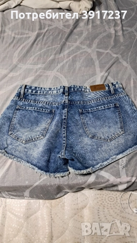 Къси дънкови панталони размер хл.Два пъти са носени, снимка 3 - Къси панталони и бермуди - 52852567