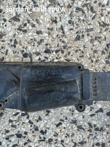 Ключалка на бажника на Ауди Audi A8 D4 H4 само за 100лв. 4h0827383, снимка 3 - Части - 47724300