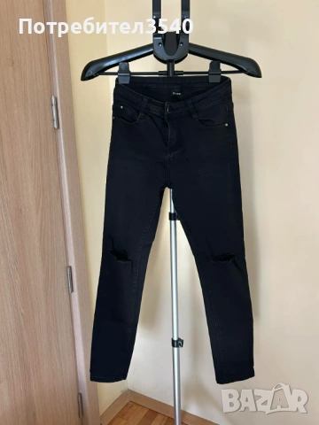 Черни дънки със скъсани колене, снимка 2 - Дънки - 38655659