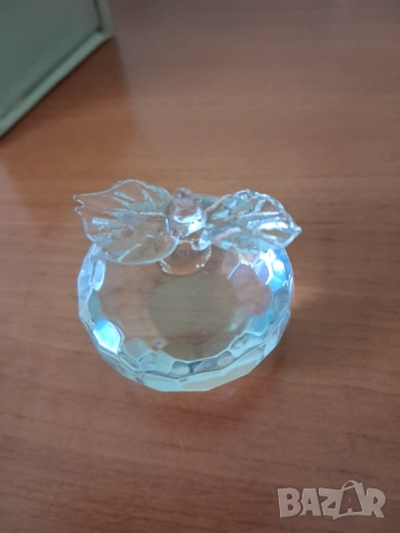 Сувенир - кристална ябълка