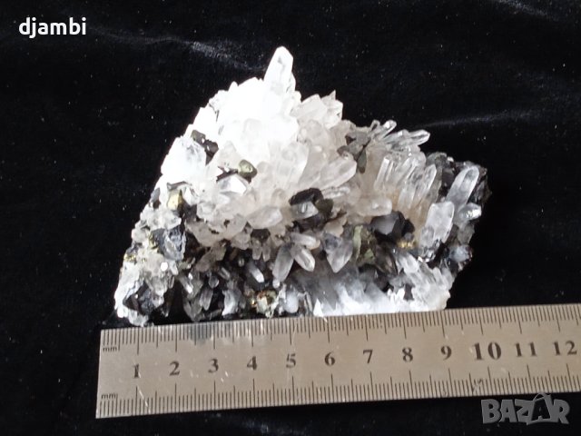 №169,Кварц,Планински кристал,Кварцова друза с халкопирит и сфалерит,Quartz Bulgaria,BGminerals,, снимка 2 - Декорация за дома - 44124682