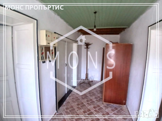 Двуетажна къща с голям двор в с. Караисен, обл. В. Търново., снимка 4 - Къщи - 51996436