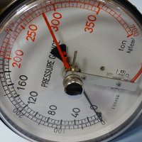 ел. контактен манометър Tomita pressure gauge 0-700 bar , снимка 7 - Резервни части за машини - 38990283