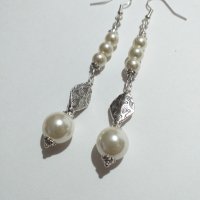 Красиви дълги обици с кристални перли и гравирани орнаменти в цвят Сребро , снимка 3 - Обеци - 35503681